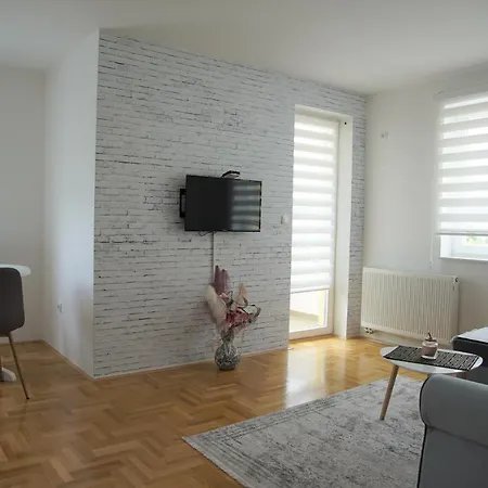 33 Apartmán *
