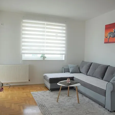Apartmán 33 *